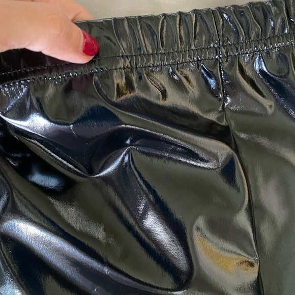 Women pretty little thing shiny skirt, unused!!! - Picture 3 of 4